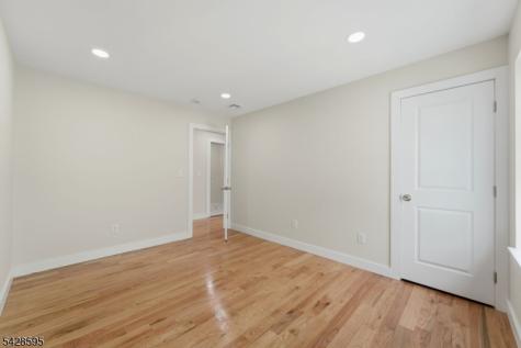 271 Schley Street Newark NJ 07112
