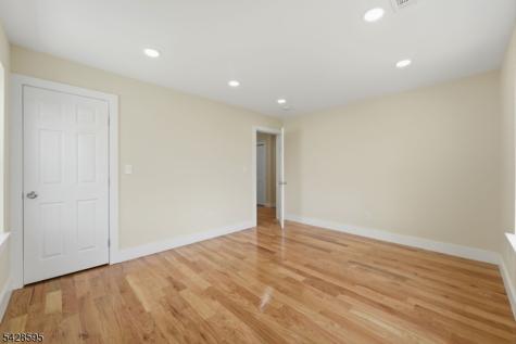 271 Schley Street Newark NJ 07112