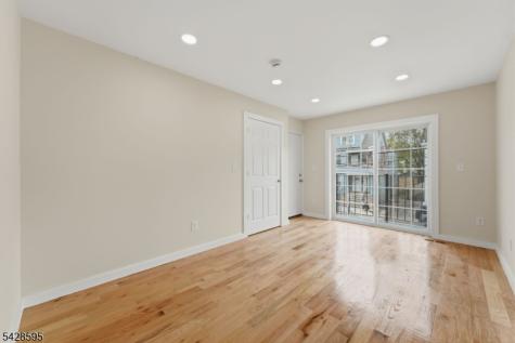 271 Schley Street Newark NJ 07112