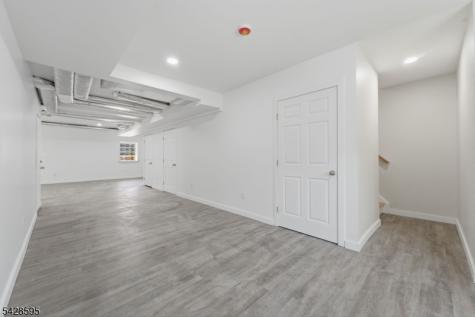 271 Schley Street Newark NJ 07112