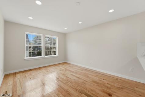 271 Schley Street Newark NJ 07112
