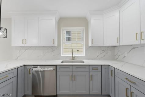 271 Schley Street Newark NJ 07112