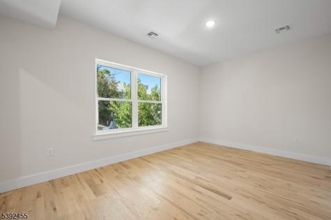 54 56 2nd Street Elizabeth NJ 07206