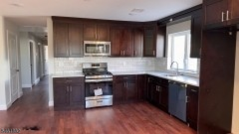 560 N 11th Street Newark NJ 07107