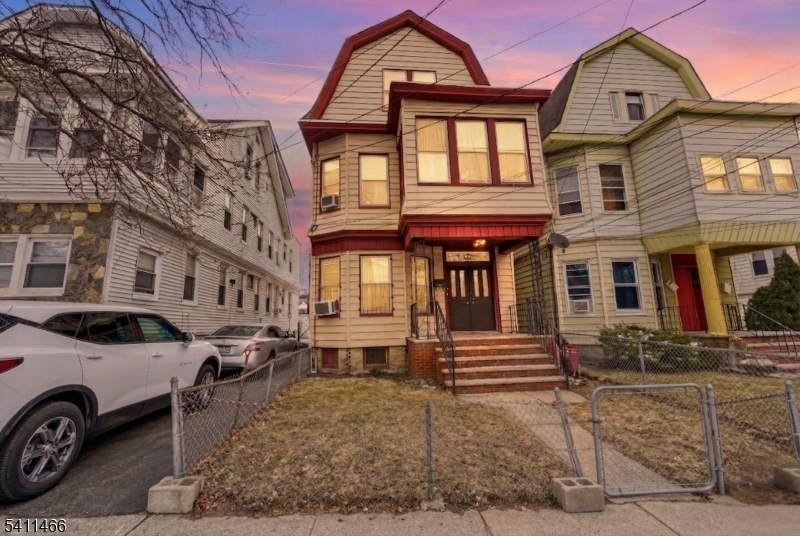 34 Leo Place Newark NJ 07108