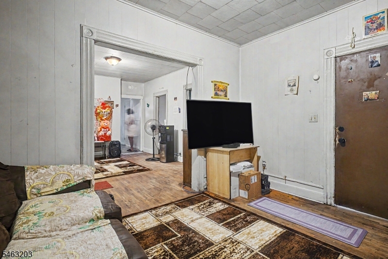 305 Pacific Street Paterson NJ 07503