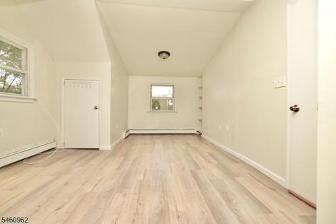 31 Bayside Terrace Jersey City NJ 07305