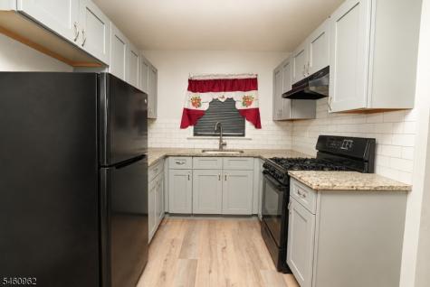 31 Bayside Terrace Jersey City NJ 07305