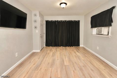 31 Bayside Terrace Jersey City NJ 07305