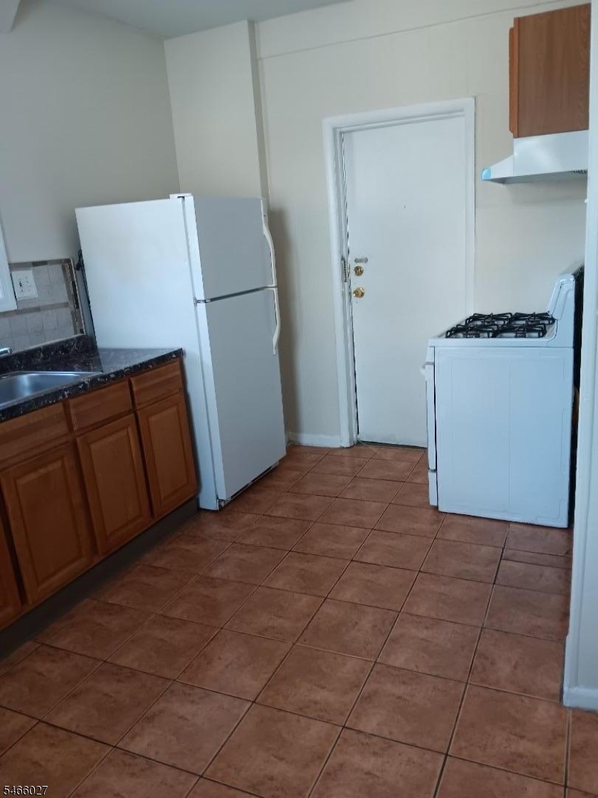 952 Chancellor Avenue Irvington NJ 07111