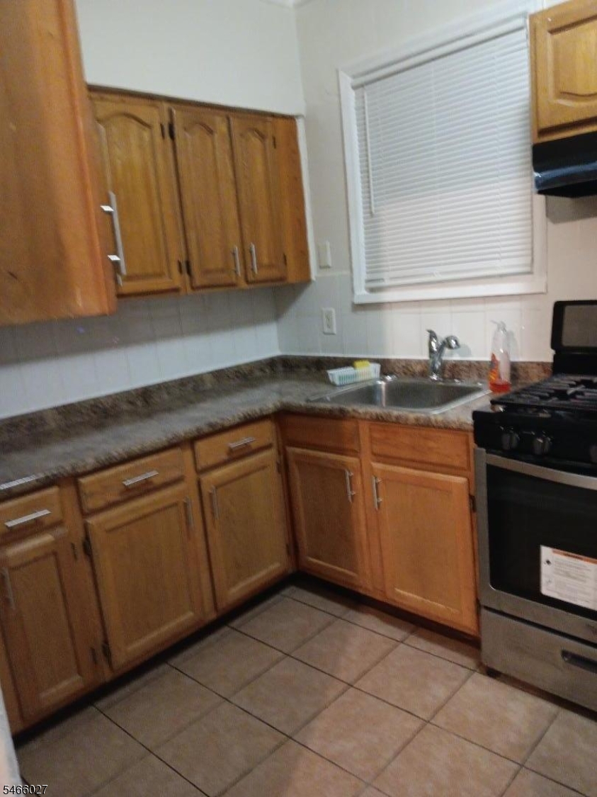 952 Chancellor Avenue Irvington NJ 07111