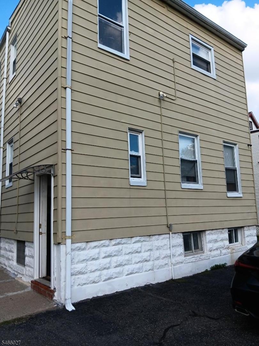 952 Chancellor Avenue Irvington NJ 07111