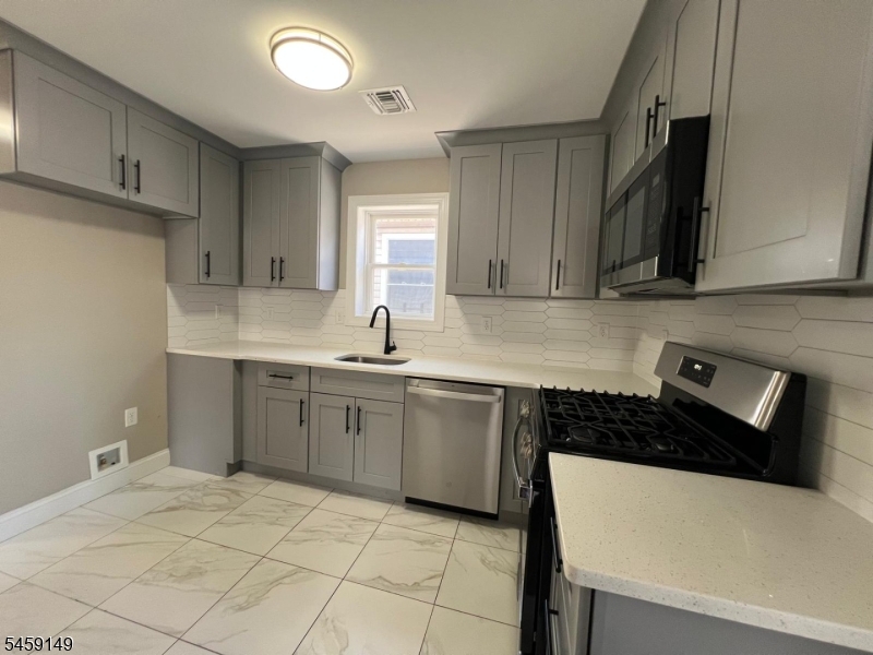 208 Atlantic Street Elizabeth NJ 07206