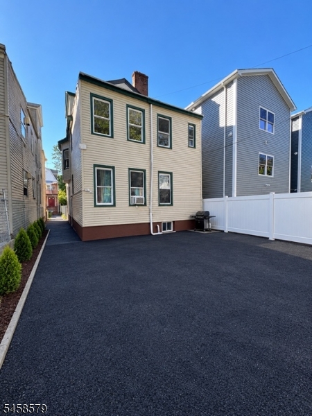 196 Amherst Street East Orange NJ 07018