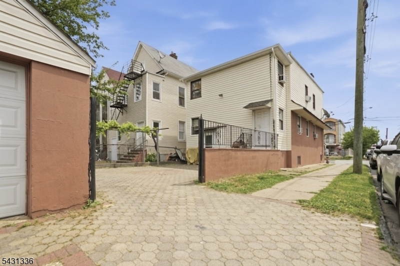 75 Geneva Street Elizabeth NJ 07206