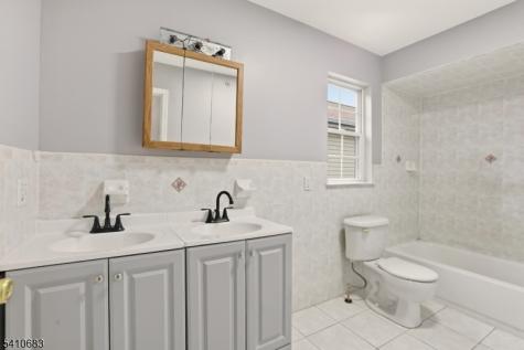 215 Hillside Avenue Newark NJ 07108