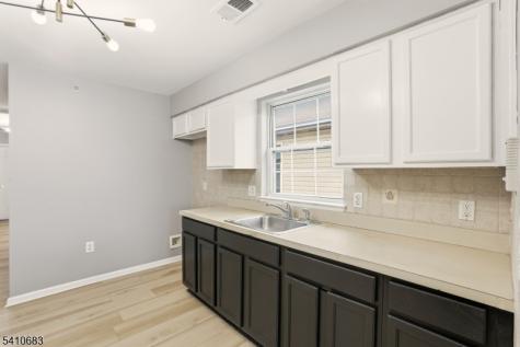 215 Hillside Avenue Newark NJ 07108