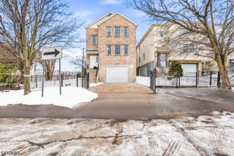 215 Hillside Avenue Newark NJ 07108