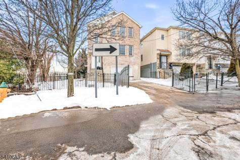 215 Hillside Avenue Newark NJ 07108