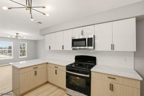 215 Hillside Avenue Newark NJ 07108