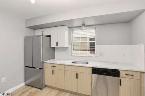 215 Hillside Avenue Newark NJ 07108