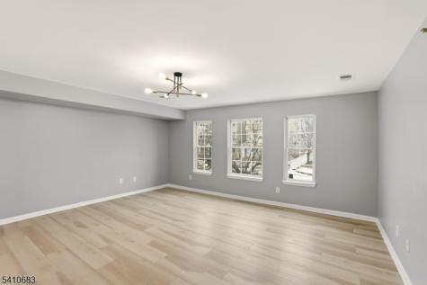 215 Hillside Avenue Newark NJ 07108