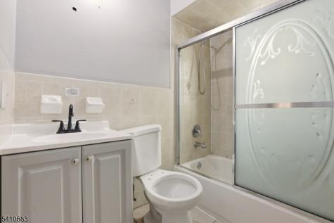 215 Hillside Avenue Newark NJ 07108