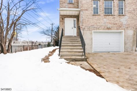 215 Hillside Avenue Newark NJ 07108