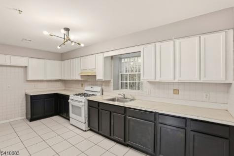 215 Hillside Avenue Newark NJ 07108