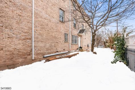 215 Hillside Avenue Newark NJ 07108