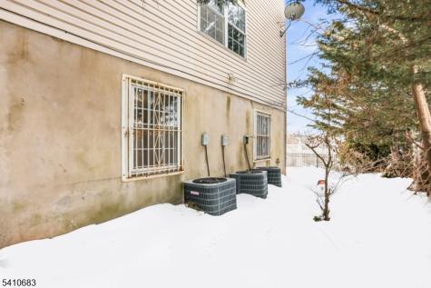 215 Hillside Avenue Newark NJ 07108