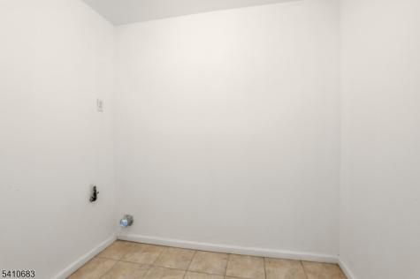 215 Hillside Avenue Newark NJ 07108