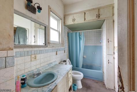 132 S Munn Avenue East Orange NJ 07018