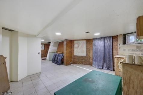 132 S Munn Avenue East Orange NJ 07018