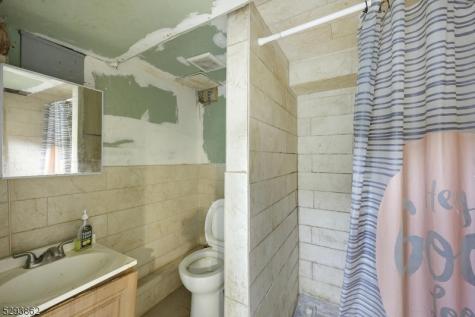 132 S Munn Avenue East Orange NJ 07018