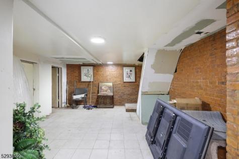 132 S Munn Avenue East Orange NJ 07018