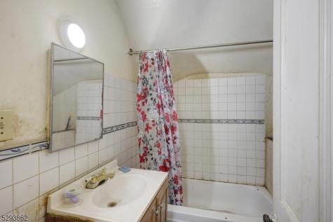 132 S Munn Avenue East Orange NJ 07018