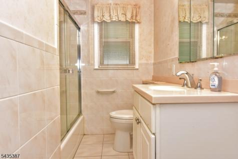 8 Royal Avenue Hawthorne NJ 07506