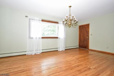 8 Royal Avenue Hawthorne NJ 07506