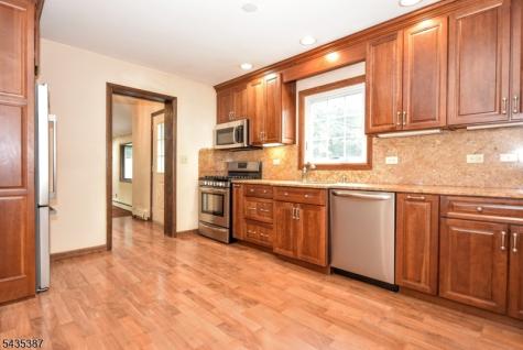 8 Royal Avenue Hawthorne NJ 07506