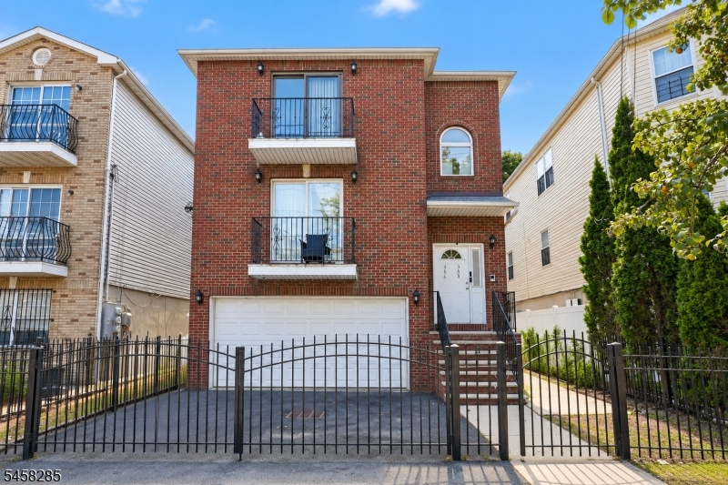 366 14TH Avenue Newark NJ 07103