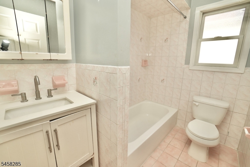 366 14TH Avenue Newark NJ 07103