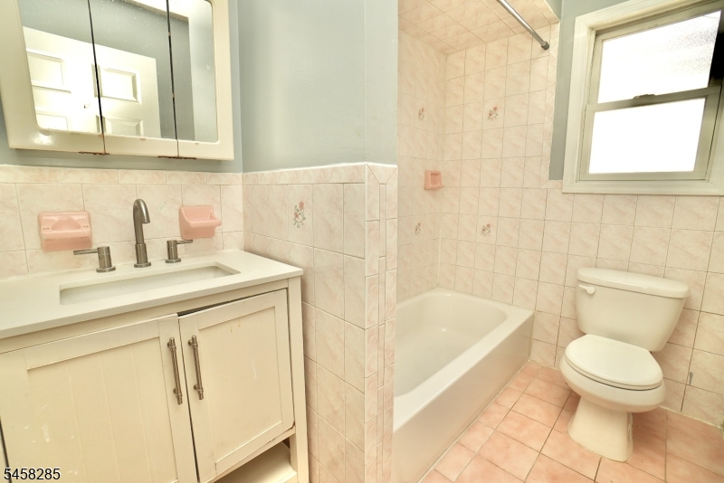 366 14TH Avenue Newark NJ 07103