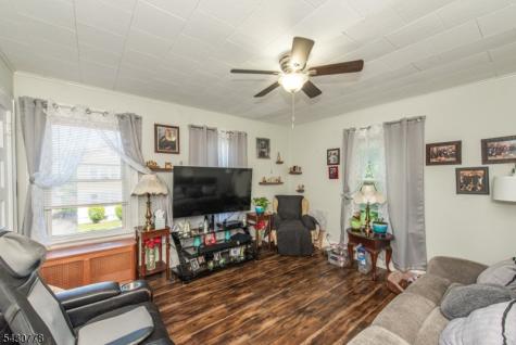 81 6TH Avenue Clifton NJ 07011
