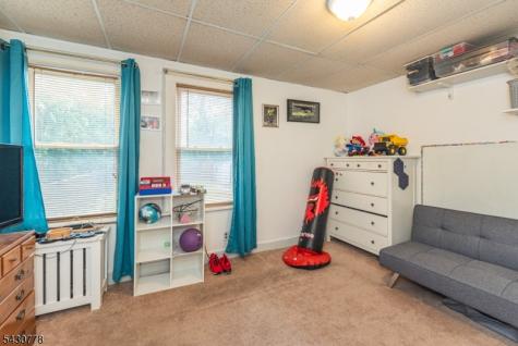 81 6TH Avenue Clifton NJ 07011