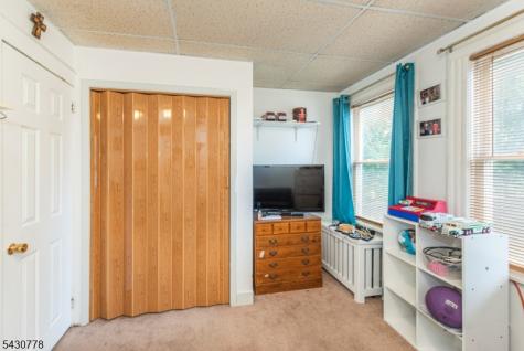 81 6TH Avenue Clifton NJ 07011