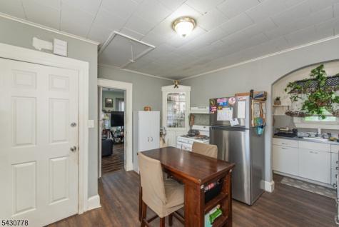 81 6TH Avenue Clifton NJ 07011