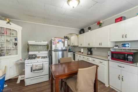 81 6TH Avenue Clifton NJ 07011