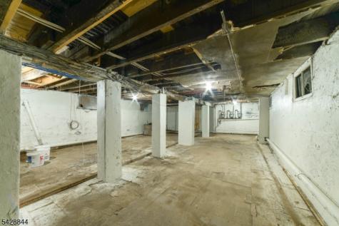 874 S 16th Street Newark NJ 07108