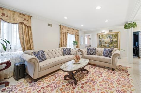 800 Delalla Terrace Ridgefield NJ 07657